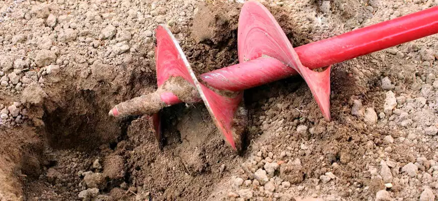 Бурение ям под заборные столбы своими руками