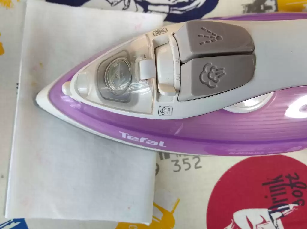 Рис. 10 Проглаживаем утюгом