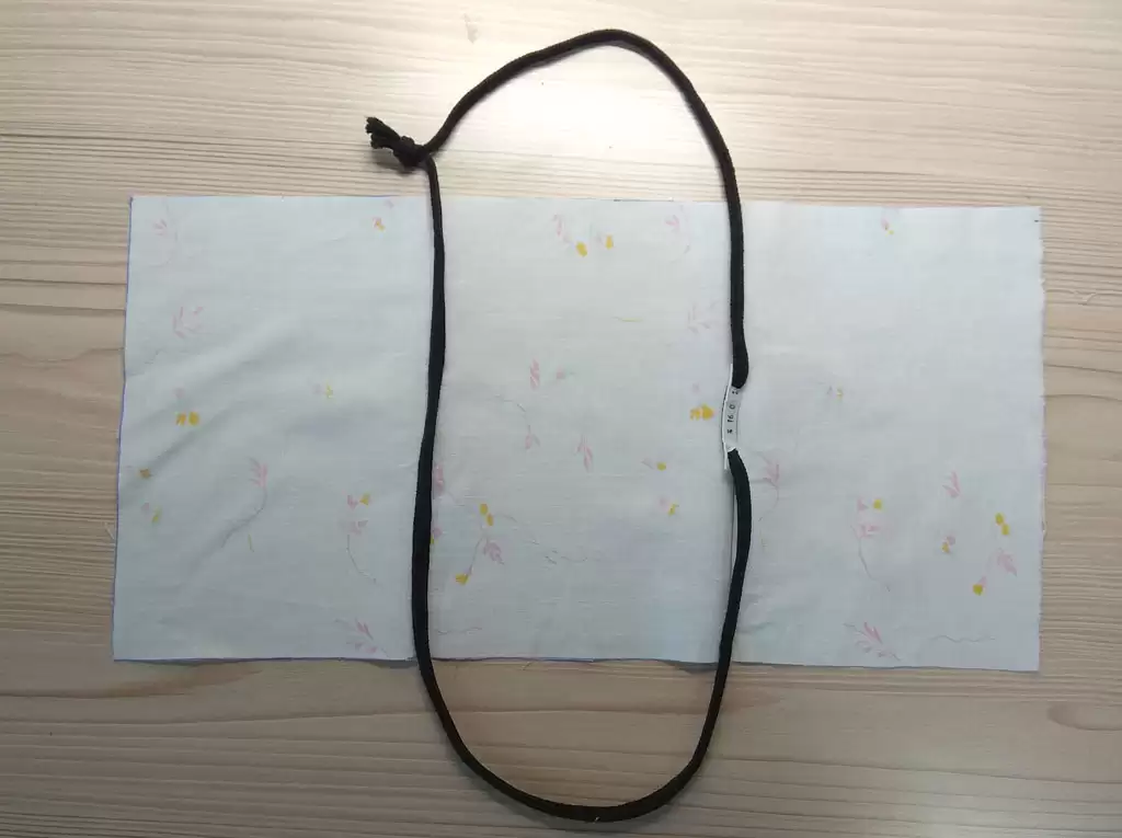 Рис. 12 Раскладываем шнурок