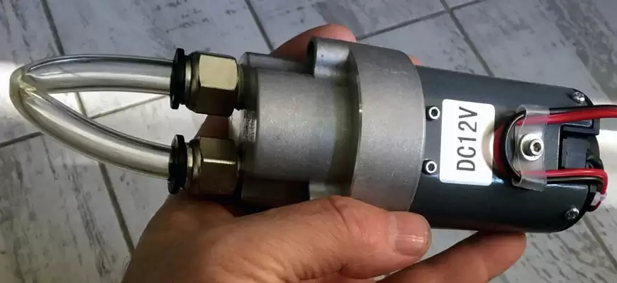 Насос для замены масла в двигателе через щуп